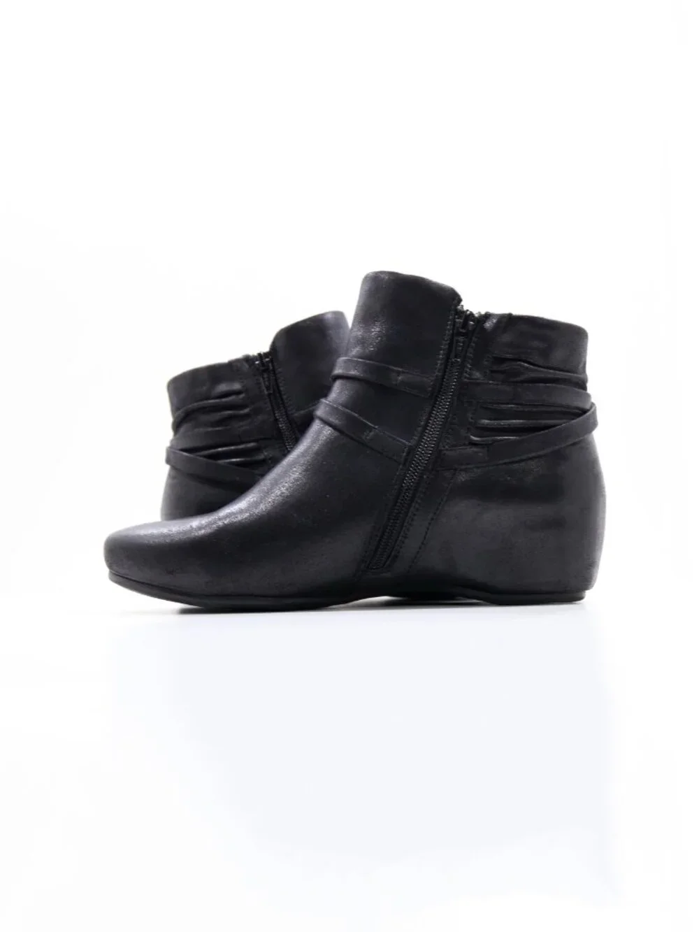 BareTraps saraya black